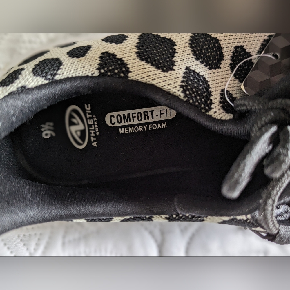 Animal print sneakers/ tennis shoes size 9 1/2 - Picture 2 of 5